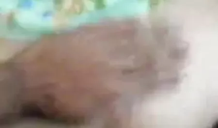 भोर में, लड़की के हाथ उसके प्रेमी के हिंदी सेक्सी फिल्म पिक्चर हाथों तक पहुँचता है.